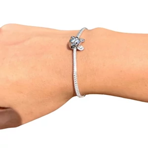 Karkötő francia bulldog fejes charmmal, ezüst színű