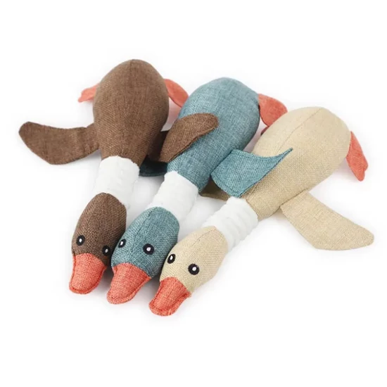 Kacsa kutyajáték csipogóval, 32 cm, barna