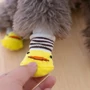 Kép 2/3 - Kacsás sárga kutyazokni, csúszásgátló talppal, L-es